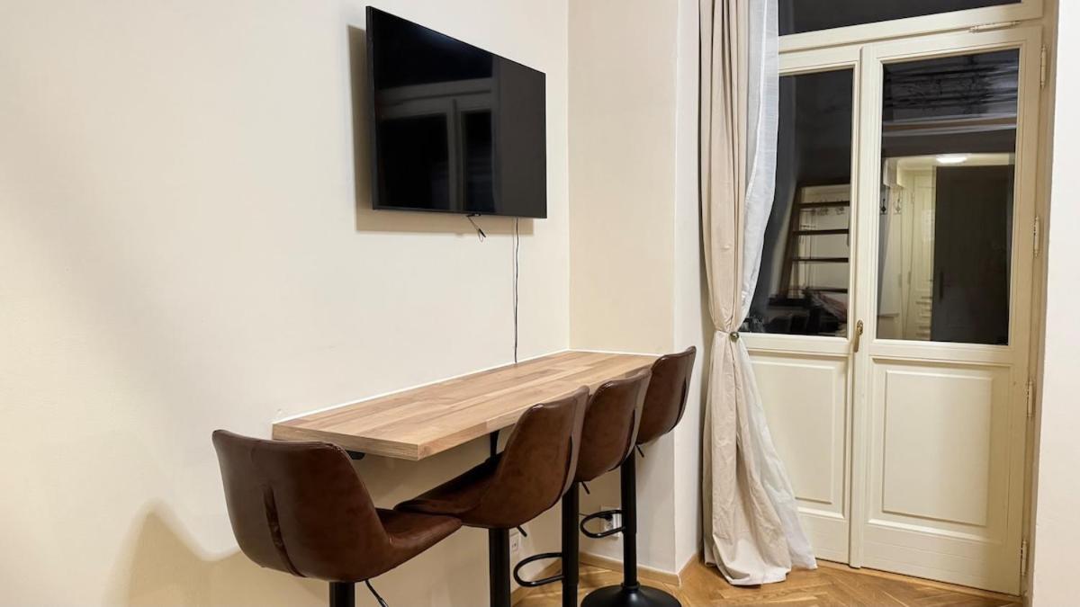 Newly Renovated In Wenceslas Square * Praha